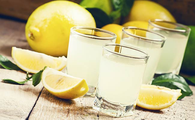 Eau citronnée : processus alcanisant